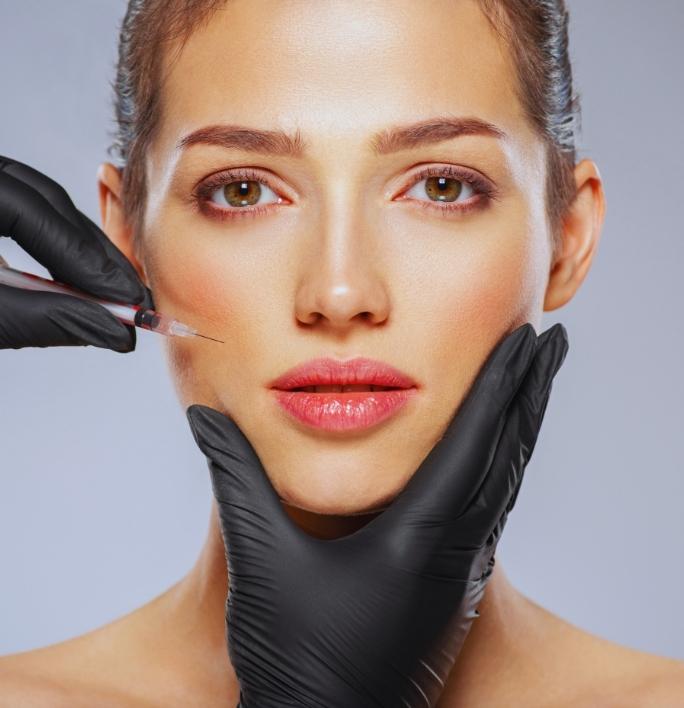 Preenchimento com ácido hialurônico facial