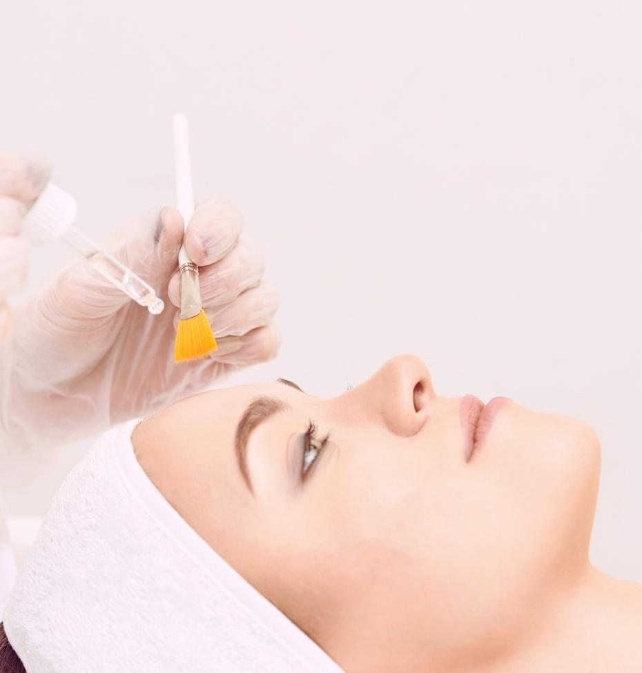 Renovação da pele com peeling químico